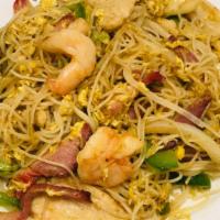 Singapore Noodles · Shrimp, pork, egg, green pepper, onion, bean sprouts with curry sauce. Spicy.