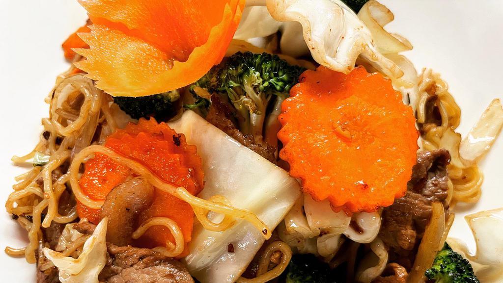 Sp11. Yakisoba · Japanese egg noodles stir fried with onions, broccoli, cabbage and carrots.