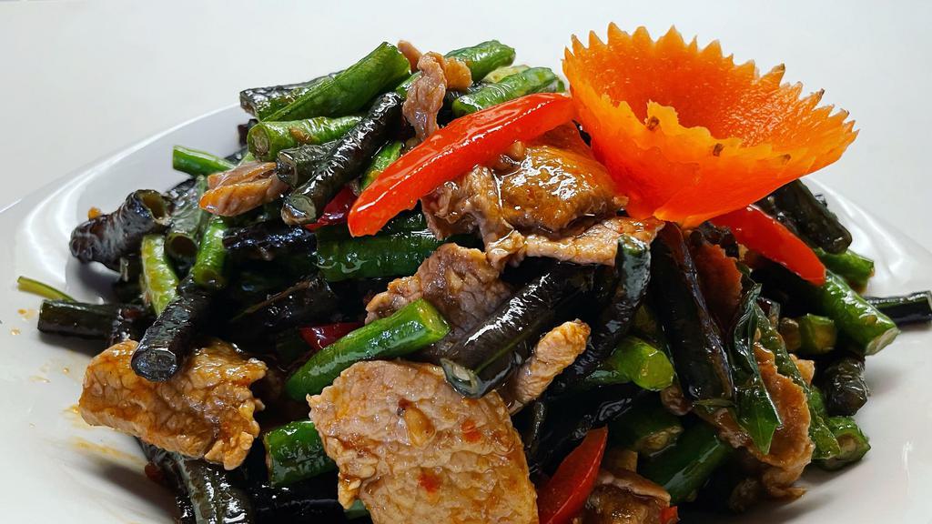 Sp15. Pad Prik Khing · Stir fried red spicy chili paste, served with white rice.