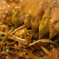 Lemongrass Chicken Pad Thai · Thin rice noodle,egg,bean sprout, radish, green onion and topped its lemongrass chicken, pea...