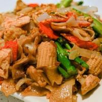 Pad See Eew · Dairy Free.
Popular Item.Rice noodles, broccoli, onion, carrots and baby corn