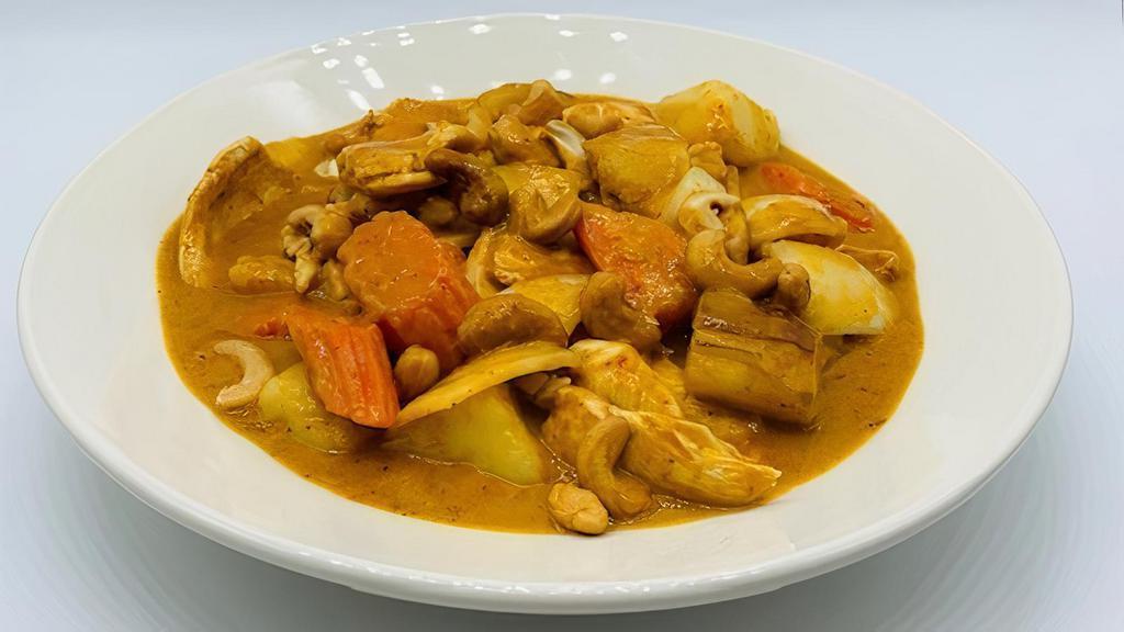 Massaman Curry · Gluten Free.Dairy Free.Popular Item.Vegan on Request.
Contains Peanuts.
Spicy.
Vegetarian.Carrots, potatoes, onions and cashews. Includes a side of white rice.