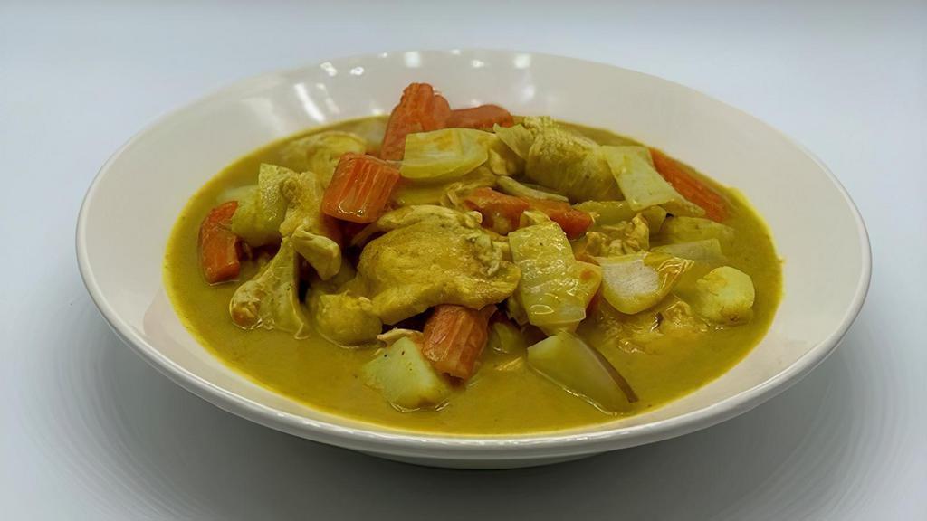 Yellow Curry · Gluten Free.Dairy Free.Popular Item.Vegan on Request.
Contains Peanuts.
Spicy.
Vegetarian.Carrots, potatoes and onions. Includes a side of white rice.
