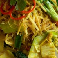 Singapore Vegan Noodle · Pan-fried Rice vermicelli noodles with fresh garlic, mixed vegetables, mushroom, onions and ...