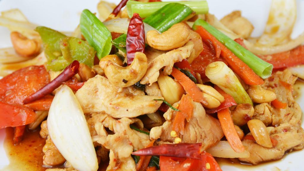 Cashew · Stir-fried choice of meat with chili paste, bell peppers, carrot, cashew nuts, onions, and green onion.