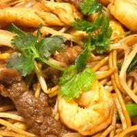 Chow Mein Noodles · Chow mein noodles stir fried with onions, bean sprouts and scallions.