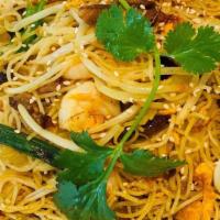 Singapore Noodle W Curry Sauce · Choice of protein and thin glass noodles stir fried with egg and vegetables.