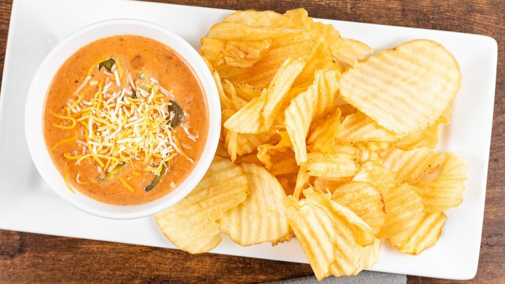 Chili Con Queso Dip  · House made beef and bean chili or vegetarian chili and creamy cheese sauce with jalapenos! Served with warm tortilla chips.