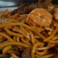 House Chow Mein · Soft noodles.