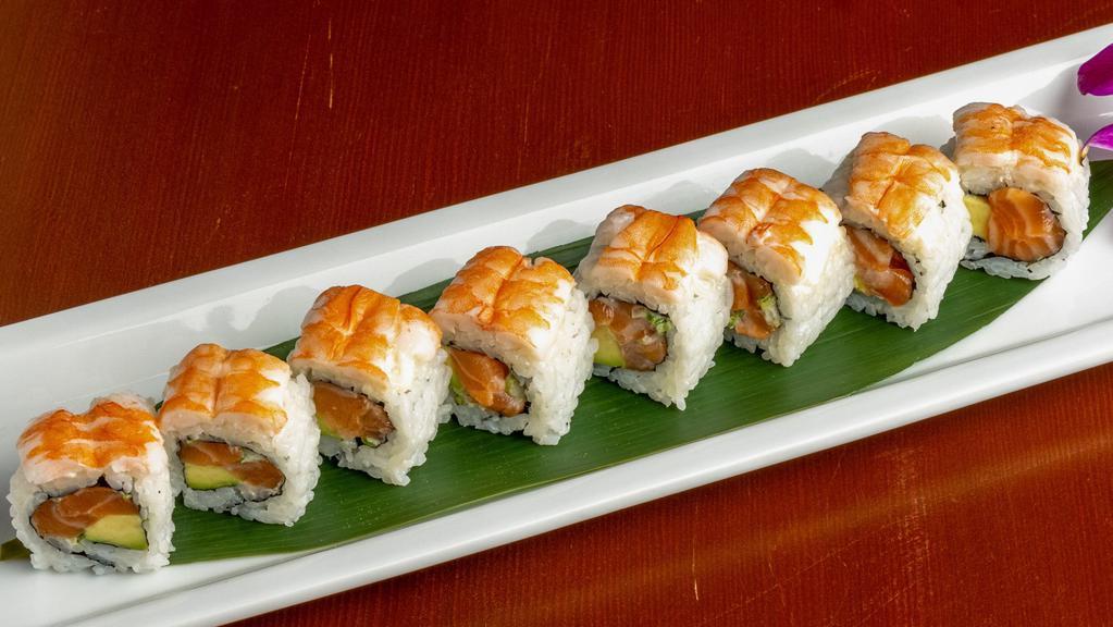 Oregon (8) · Creamy salmon, avocado, white onion, green onion and masago, topped with shrimp.