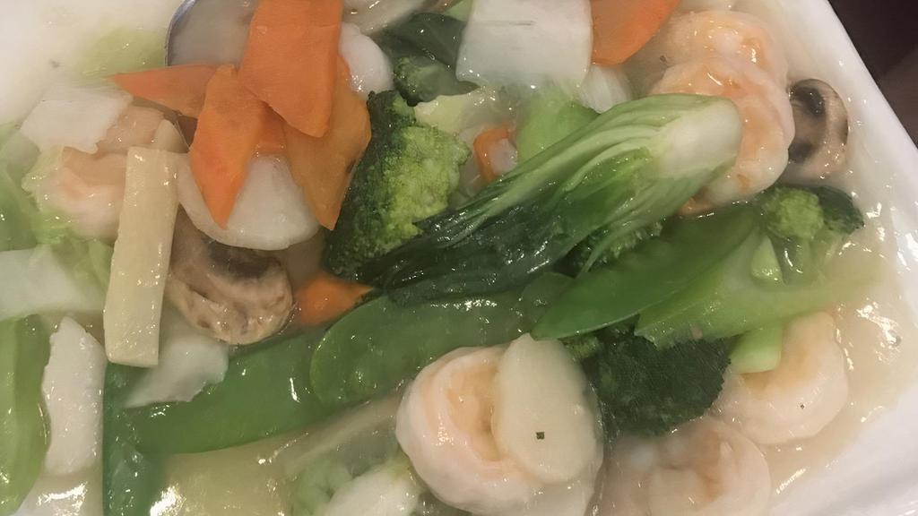 Shrimp With Vegetables · Stir fried Shrimp with mixed vegetables in white sauce. glue free.