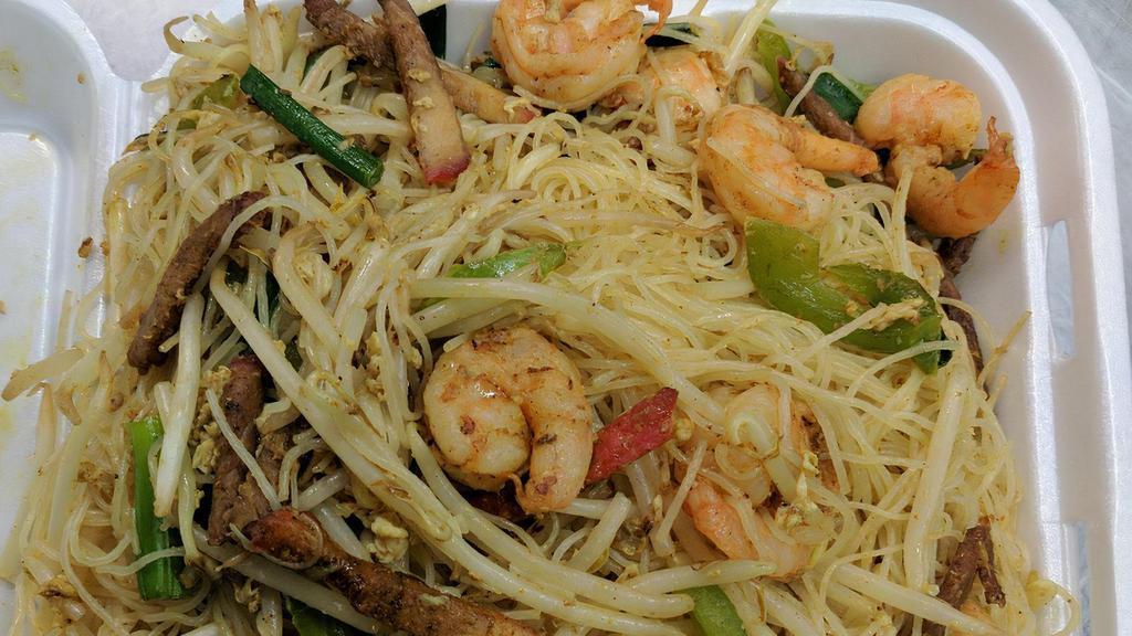 Singapore Rice Noodles · ​Cantonese style. Rice noodles with spicy curry spices. Roast pork and shrimp.
