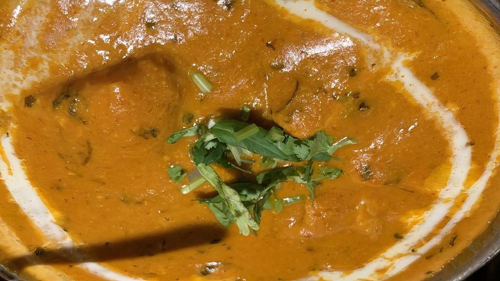 Butter Chicken · Gluten free. White meat in smooth, rich, creamy tomato gravy. Gluten free.
Served with complimentary white basmati rice.