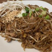 Kua Mi Lao · Rice noodle stir-fry with egg, pork, beansprout and green onion.
