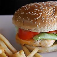 Chicken Burger · Pechuga de pollo a la plancha, queso, lechuga y tomate. / Grilled chicken breast, cheese, le...