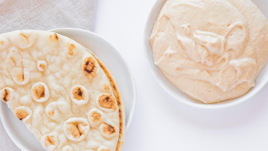 Hummus With Pita Bread حــمص مع خبـز · 