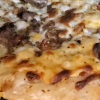 Philly Cheesesteak Pizza  · Thin chopped steak, cerveza queso, mozzarella, roasted red peppers & onions…   MMMMMMunchtas...