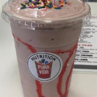 Strawberry Chesecake · Wild Berry Meal, Cookies and Cream Meal, Vanilla Protein, Rainbow Sprinkles topping. 24 gr o...