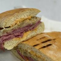 Ruben Sandwich · Toasted sandwich with corned beef, Swiss cheese, sauerkraut and thousand island dressing