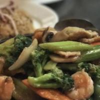 Sizzling Seafood Medley / 鐵板海鮮 · Shrimp, scallops, squid, fish, and vegetables. Served with your choice of pork chow mein, po...
