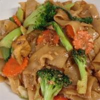 Pad See-Ew · Fresh wide rice noodles fried with egg, carrots and broccoli in light brown sauce.