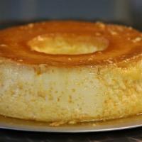 Pudim · Flan with caramel topping.