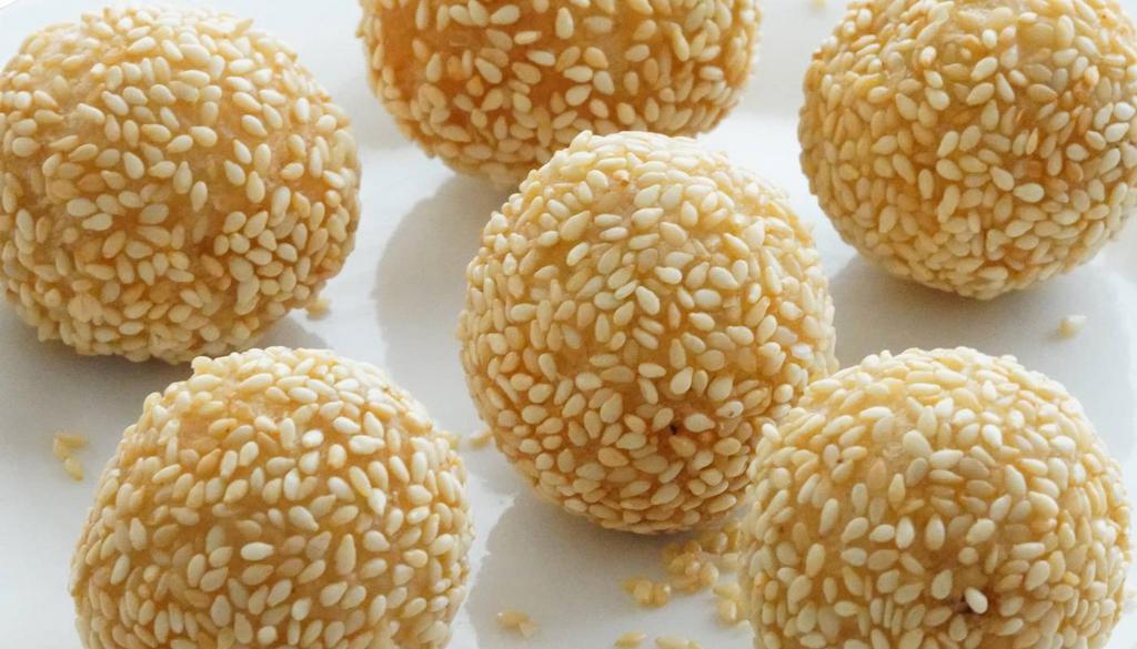 Fried Sesame Sweet Rice Balls | 芝麻球 · Half dozens fried sesame covered sweet rice balls with red bean paste inside. 🥬
