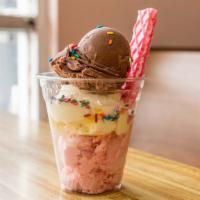 Ice Cream Mega Special Cup 32Oz · Mega Large cup of Ice cream 32oz
Choice til 3 flavors