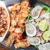 Mariscada · Oysters, shrimp, chacales, ceviche, tilapia, fillet, octopus, spices.