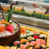 Sushi Sashimi Combo · Chef'choice 8pcs sashimi and 5pcs sushi with spicy tuna roll
