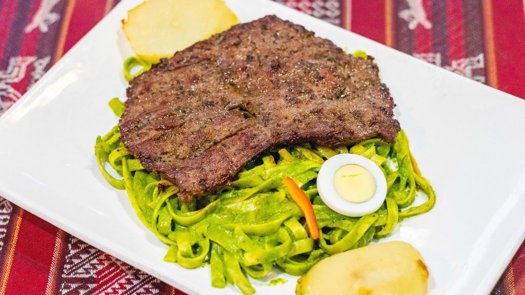 Tallarin Verde Con Bistek · Pesto spaghetti pasta with thin steak.