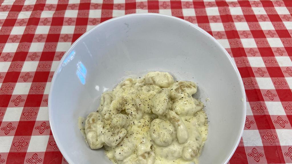 Gnocchi With Gorgonzola  · Gnocchi with Gorgonzola and Cream