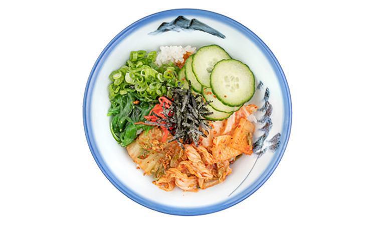 Kimchi Gohan · kimchi gohan (v) - kimchi, wakame, sesame, green onion, cucumber, spicy sauce, garlic chips, nori