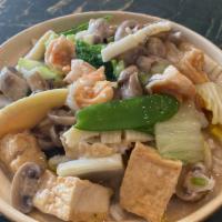 Assorted Tofu Pot · 四宝豆腐
with shrimp fish tofu and vegetable
