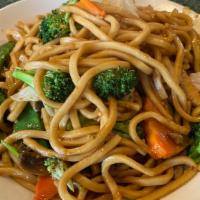 Vegetable Chow Mein · 蔬菜炒面