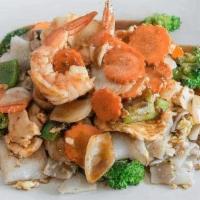 Spicy Noodles · Pan-fried rice noodles with egg, broccoli, onion, carrot , mushrooms, bell peppers, basil, c...
