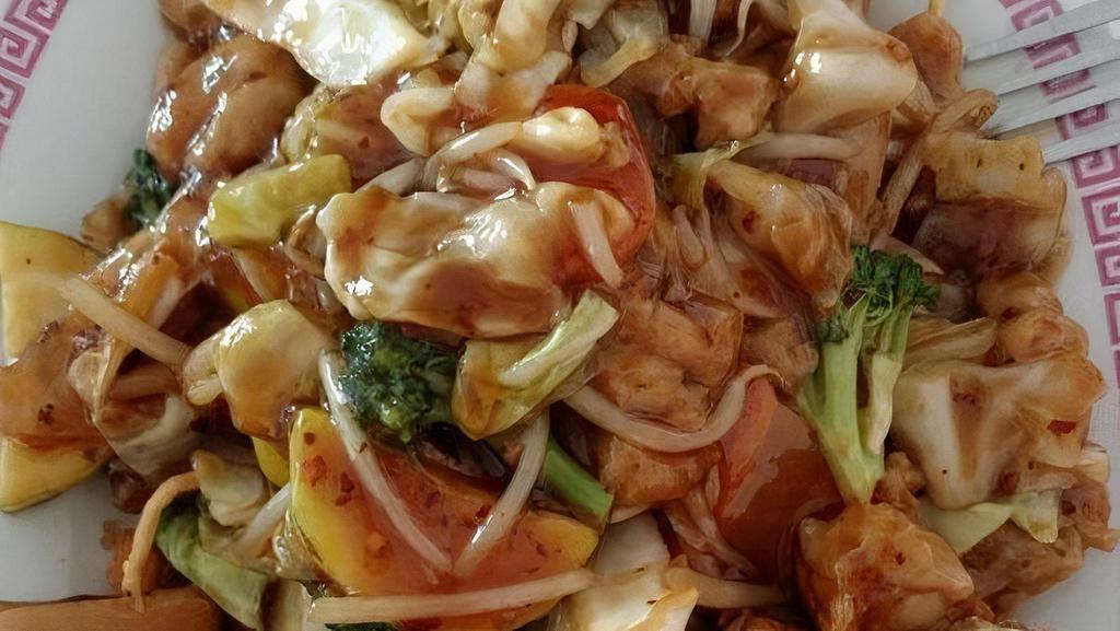 Chicken Chow Mi Fun · Thin rice noodles sauteed with chicken in soy sauce base