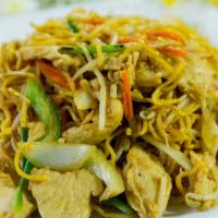 Chicken Lo Mein · Served with soft stir fried noodles.