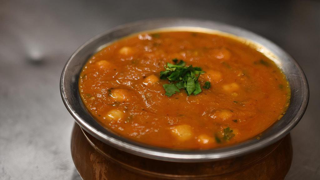 Chana Masala (Chole) · Garbanzo beans cooked with a blend of spices, fresh tomatoes, onion, ginger and garlic.