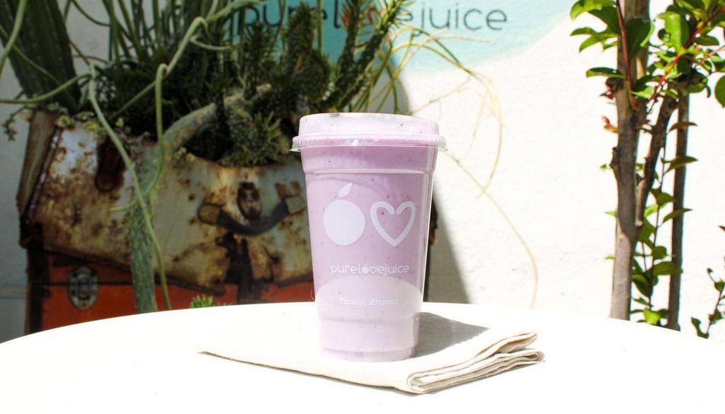 Lavender And Rose Latte Iced · Lavender, aloe vera, agave, coconut milk, topped with roses. 20oz
Served over ice.