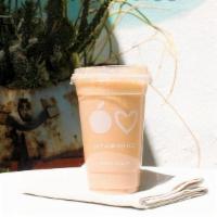 Chai Latte Iced · Maya chai tea, maca, coconut milk, topped with coconut flakes. 20oz
Served over ice.