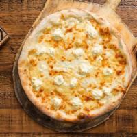 White Christmas (Vegetarian)(White Sauce) · Mozzarella cheese, Romano cheese, Ricotta cheese, Swiss cheese, garlic, cream sauce