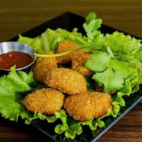 Crispy Nugget · Vegan nuggets dip with sweet chili sauce.