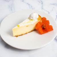Cheesecake · Classic cheesecake with a rice, dense, smooth and creamy consistency.
