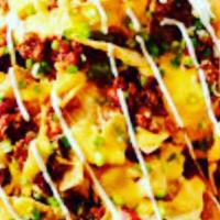 Queso Super Nachos · 914 Cal. Topped with chicken, tomatoes, onions, bell peppers, queso cheese,