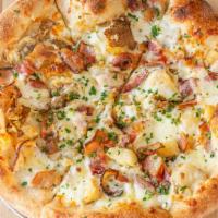 Patate · White pizza, roasted potato, applewood smoked bacon, mozzarella, fontina, gremolata