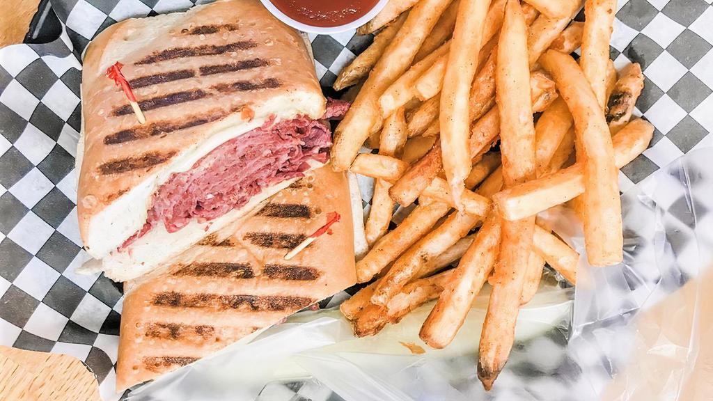 Corned Beef · Extra lean, baby swiss, mustard, pickle. Choice of side: kettle chips, potato salad, pasta salad or coleslaw.