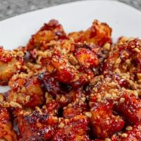 양념 치킨 / Spicy Chicken · Fried boneless chicken with a traditional Korean sweet and spicy sauce.