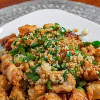 고마 치킨 / Goma Chicken · Fried boneless chicken in soy-based sauce with spicy peppers and garlic.