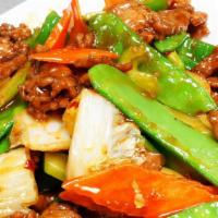 Beef With Mixed Vegetables 蔬菜牛 · Sliced beef sautéed with vegetables in chef's special sauce.